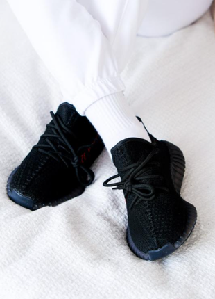 Жіночі чорні кросівки адідас ізі буст 350 adidas yeezy 350 core