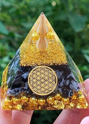 Енергетична оргонітова піраміда золота квітка життя