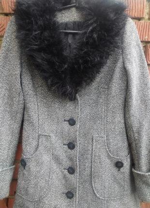 Оригінальне  ефектне пальто з хутряним коміром h&m4 фото