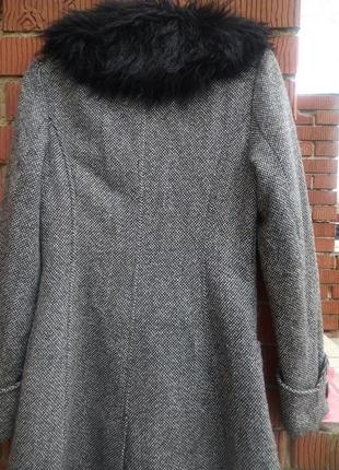 Оригінальне  ефектне пальто з хутряним коміром h&m5 фото
