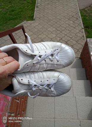 Білі шкіряні кросівки adidas4 фото
