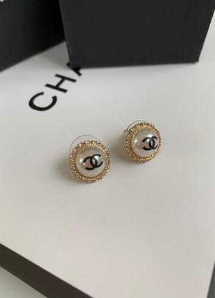 Маленькие серьги-гвоздики