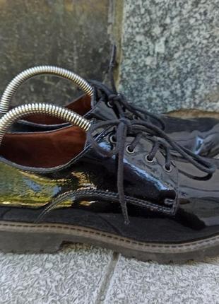 Комфортні лакові туфлі tamaris2 фото