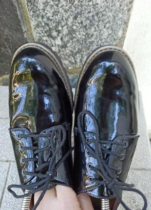 Комфортні лакові туфлі tamaris3 фото