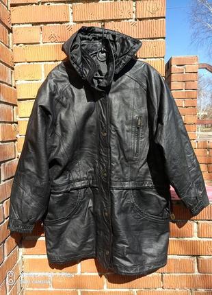 Шкіряна куртка з капюшоном 54-562 фото