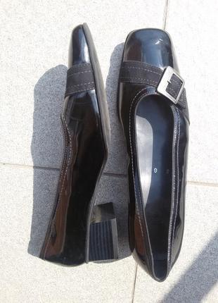 Стильні туфлі з лакової шкіри ara4 фото
