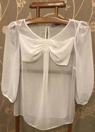 Очень красивая и стильная брендовая блузка.