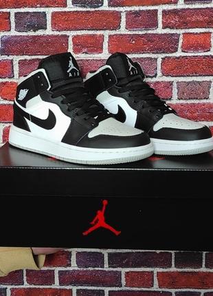 Кросівки nike air jordan retro 1 black/white2 фото