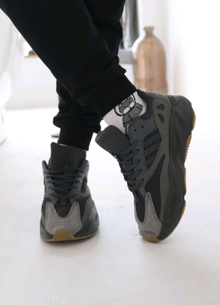 Adidas yeezy boost 700 наложка1 фото