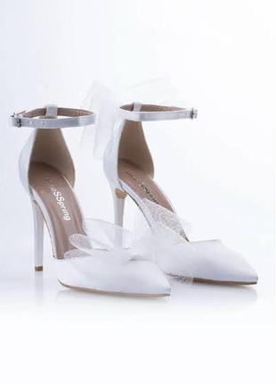 Білі весільні туфлі сатин з бантами в стилі jimmy choo