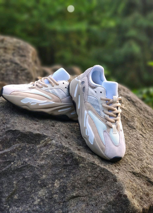 Кросівки yeezy 700 white 36-414 фото