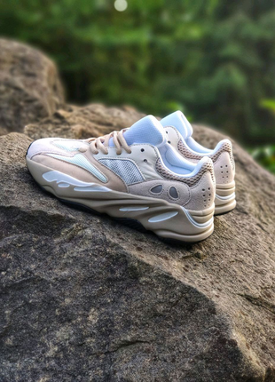 Кросівки yeezy 700 white 36-415 фото