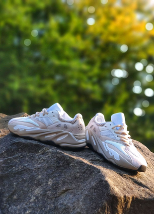 Кросівки yeezy 700 white 36-4111 фото