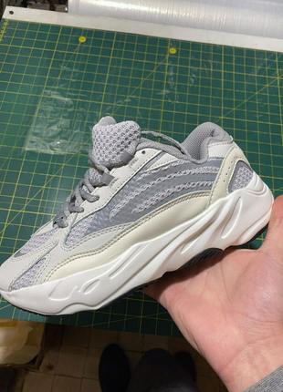 Adidas yeezy boost 700 v2