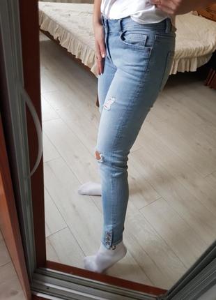 Стрейчевые джинсы4 фото