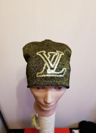 Шапка стильная