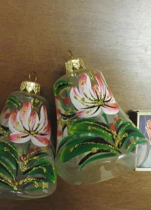 Игрушки елочные колокольчики стеклянные расписные с цветами и блестками новый год3 фото