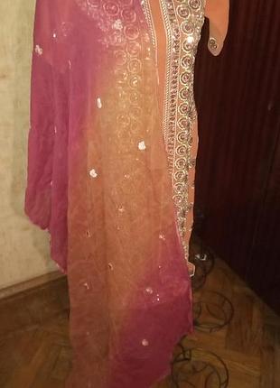 Индийская национальная одежда камиз и дупатта