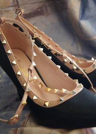 Класичні жіночі туфлі