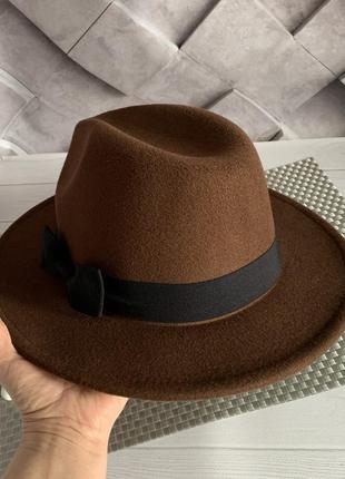 Шляпка федора унисекс с полями и лентой коричневая2 фото