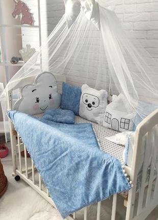 Постель детская с красивыми подушками-игрушками6 фото