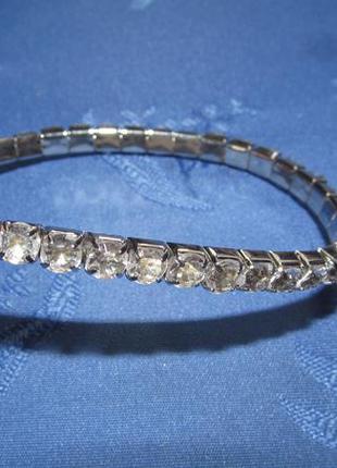 Браслет в камушки