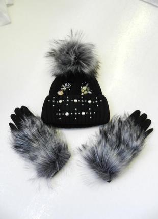 Набор перчатки и шапочка зима в стразах и камнях с эко мехом чернобурка3 фото
