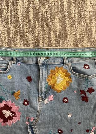 Шикарная джинсовая юбка с вышивкой7 фото