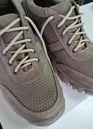 Кросівки шкіряні