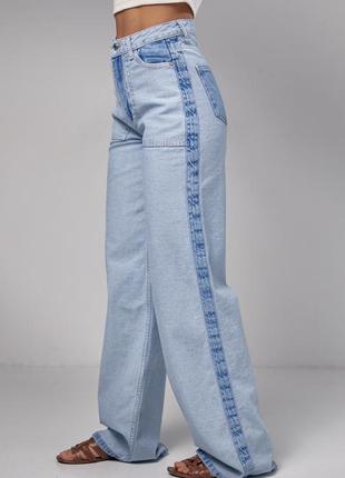 Женские джинсы с лампасами и накладными карманами2 фото