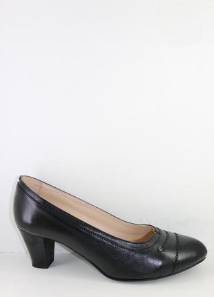 Туфлі жіночі класичні шкіряні чорні висота каблука 6. сантимет...
