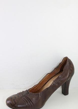 Туфлі жіночі класичні шкіряні на підборах 7.5 см колір коричне...4 фото