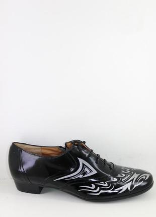 Туфлі жіночі чорні шкіряні (лак) зі шнурівкою і бічним замком ...2 фото
