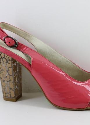 Босоніжки жіночі літні на підборах лак шкіра карал з відкритим...