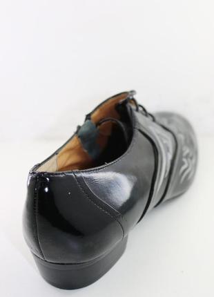 Туфлі жіночі чорні шкіряні (лак) зі шнурівкою і бічним замком ...7 фото