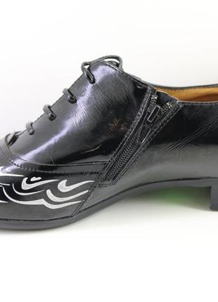 Туфлі жіночі чорні шкіряні (лак) зі шнурівкою і бічним замком ...8 фото
