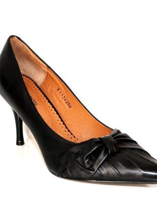 Туфлі жіночі шкіряні чорні на шпильці з гострим носком conni к...2 фото