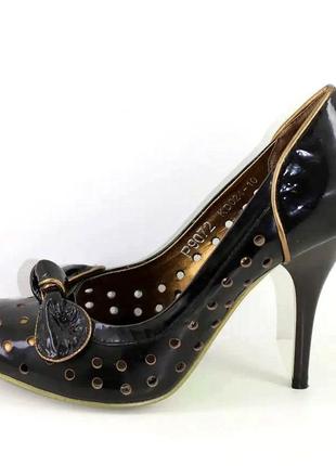 Босоніжки жіночі шкіряні лак в перфорацію на шпильці ,розмір 3...