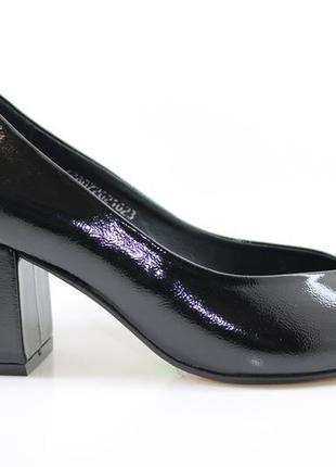 Туфлі жіночі класичні, чорні, шкіряні (нап лак) на підборах il...