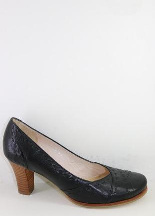 Туфлі жіночі шкіряні чорні на світлій підошві розміри 36. conn...