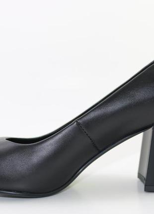 Туфлі жіночі чорні шкіряні на зручному підборі класика на вечі...3 фото