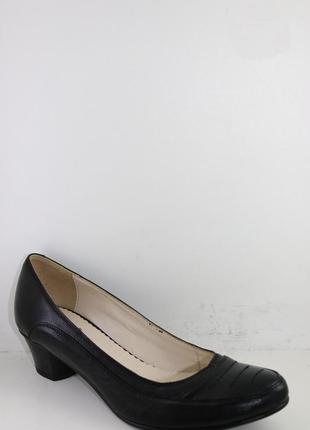 Туфлі жіночі класичні шкіряні чорні висота каблука 4.5 сантиме...2 фото