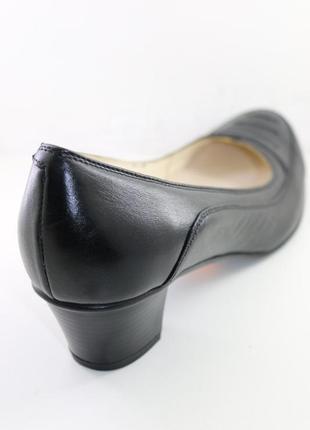 Туфлі жіночі класичні шкіряні чорні висота каблука 4.5 сантиме...7 фото