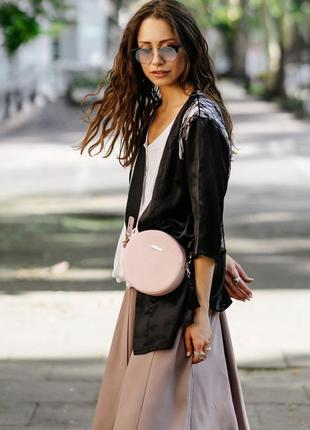 Жіноча шкіряна кругла сумка через плече крос-боді з натурально...9 фото