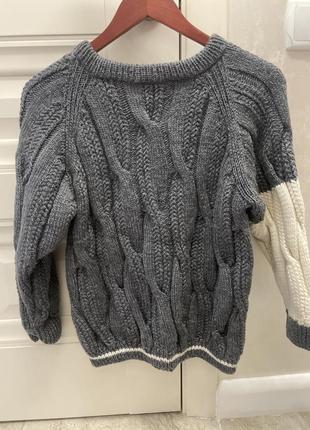 Продам свитер. ручная работа спицами. 100% шерсть, по весу тяжелый и теплый. размер s m. на невысокую девочку, женщину