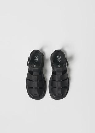 Классні босоніжки zara на тракторній підошві