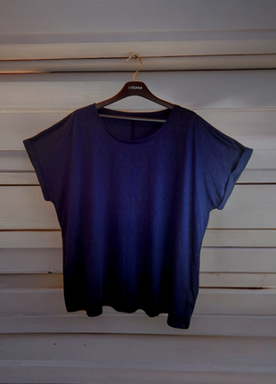 Жіноча футболка великого розміру в стані нової