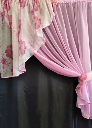 Готовая кухонная занавеска.