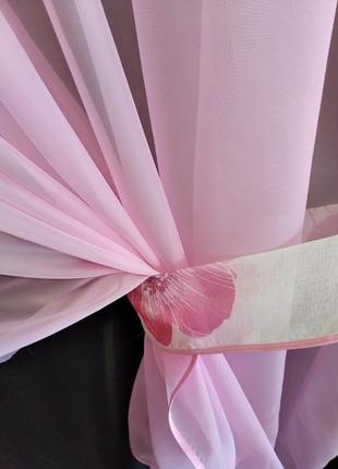 Готовая кухонная занавеска.