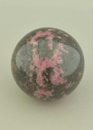 Куля родоніт природний мінерал, розмір 64x64мм.1 фото